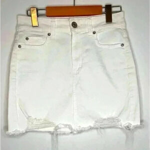 Women’s White Distressed Mini Skirt from American Eagle  Size 2